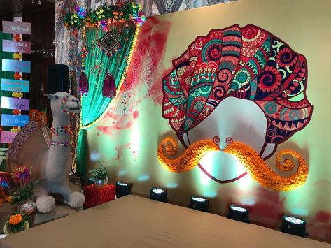 Rajasthani Selfie Booth, Rajasthani Carnival Decor, Rajasthani Theme Restaurant, Rajasthani Sangeet Decor, Rajasthani Theme Decoration At Home, Rajasthani Theme Decor, Rajasthani Decoration Ideas For Home, Village Theme Decoration Indian, Rajasthan Theme Decoration