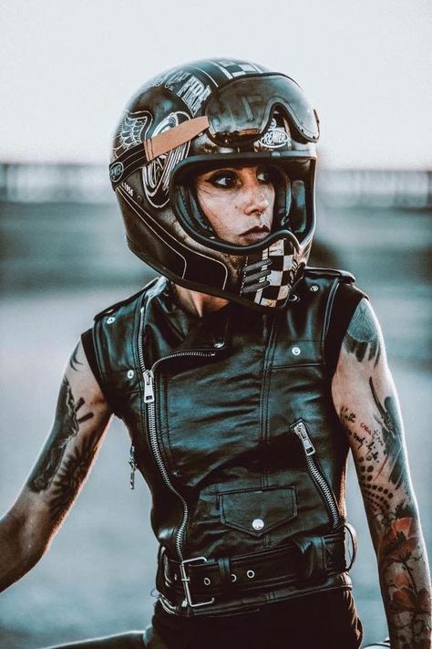 Tattoo Biker Girl by Simone De Ranieri Women With Motorcycles, Woman Biker, Biker Halloween, Women Bikers, Nine T Bmw, Biker Women, Lynn Painter, Chicks On Bikes, Motorcycle Tattoos