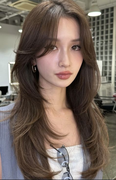 Asian Long Layers, Asian Haircut Bangs, Korean Layered Hair, Wolf Cut Thick Hair, Layered Hair Korean, Butterfly Layers Hair Long, Medium Haircut Korean, Long Layers With Wispy Bangs, Xiaohongshu Hair