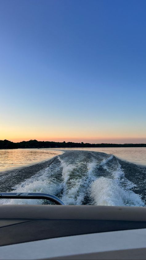 Boat Sunset Pictures, Summer Sunset Wallpaper, Sunset On A Lake, Sunset Lake, Ocean Girl, Summer Lake, Lake Sunset, Sunset Wallpaper, Summer Sunset