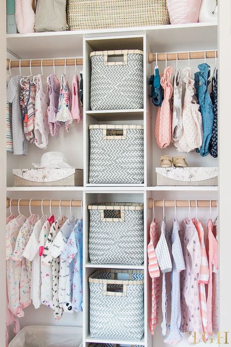 Custom Nursery Closet Organizer on a Budget Nursery Organisation, Diy Kast, Girls Closet Organization, Kids Closets, Closet Nursery, Nursery Diy Projects, Small Nursery, Ideas Habitaciones