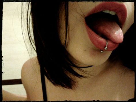 Mouth Piercings, Face Piercings, 4 Tattoo, Cool Piercings, Labret Piercing, Piercing Inspo, Cute Piercings, Piercings Jewelry, Body Jewelry Piercing