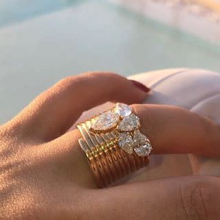 Magnificent diamonds ring ♥️ @repossi Repossi Ring, Multiple Fingers Rings, Diamond Finger Ring, Body Decor, Gemstone Collection, Expensive Jewelry Luxury, Cool Wedding Rings, Unique Diamond Rings, Gold Ring Designs