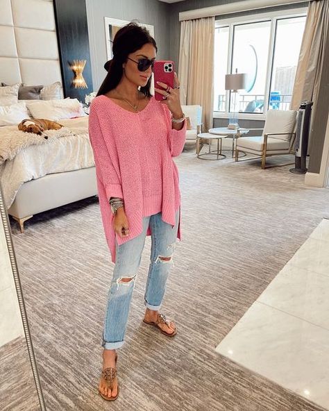 The Mint Julep Boutique on Instagram: "the perfect pop of pink ✨💗 📷 @livingmybeststyle Don't Waste A Moment Candy Pink Oversized Sweater" Fashion For 5 Ft Women, Katy Roach Outfits, Summer Fashion 30s, Napa Style Clothing, Spring Outfits For Moms Over 30, Southern Womens Fashion, 45 Year Old Women Fashion Casual, Spring Work Attire For Women, Simple Western Style