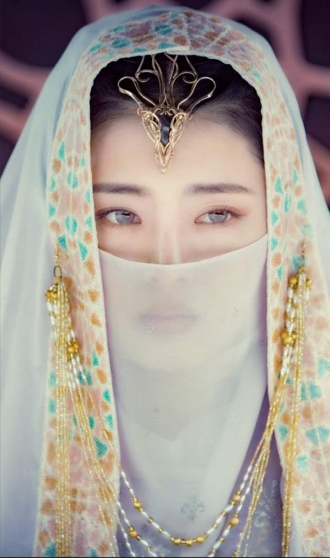 Chinese Face Veil, Chinese Veil, Asian Mask, Veiled Girl, Face Veil, Ladies Handkerchiefs, Korean Face, Korean Hanbok, Royal Princess