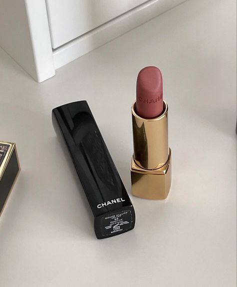 Chanel Lipstick Swatches, Chanel Lipstick Aesthetic, Chanel Products Aesthetic, Chanel Beauty Products, Chanel Make Up Products, Chanel Pink Lipstick, Chanel Lip, Coco Chanel Mademoiselle, Chanel Lipstick