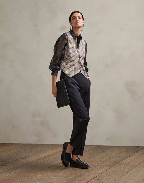 Discover Fall 2024’s Must-Have 19 Dark Dress Outfits for Women: Sophistication & Comfort Combined Dark Dress Outfit, Gilet Outfit Women, Suit Vest Outfits, Gilet Outfit, Surfergirl Style, Waistcoat Outfit, Vest Outfits For Women, Waistcoat Woman, Fall Vest