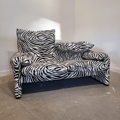 Listed on VNTG.com: Zebra Maralunga 2 Seater Sofa by Vico Magistretti for Cassina, 1970 | #vntg #vintage Zebra Sofa, Vico Magistretti, Easy Hair, 2 Seater Sofa, Reupholster, Seater Sofa, Vintage Design, Accent Chairs, Sofa