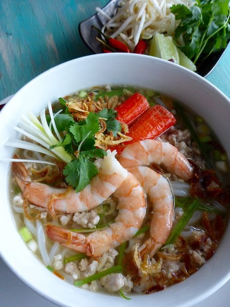 Hu Tieu Recipe, Viet Dishes, Hu Tieu, Simple Soups, Vietnamese Dishes, Vietnamese Soup, Vietnamese Pork, Snow Storms, Vietnamese Noodles