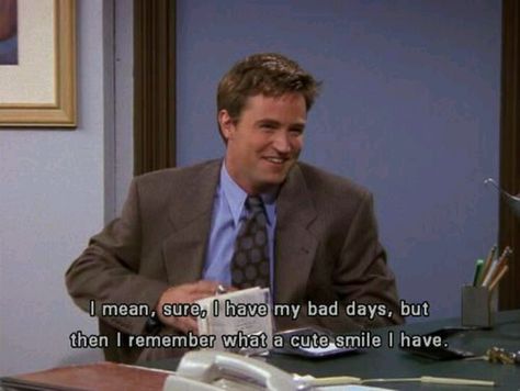 Then i remember what a cute smile i have.. Chandler Bing Quotes, Funny Volleyball, Matt Leblanc, Ross Geller, Joey Tribbiani, Septième Art, Friends Moments, This Is Your Life, Friends Series