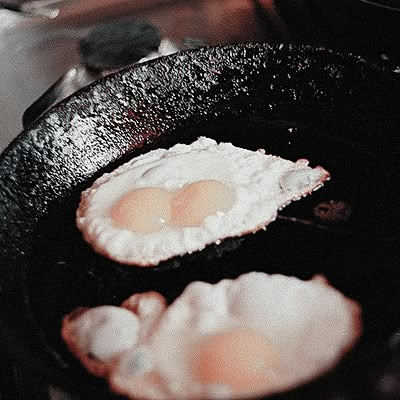 Soft Apocalypse, Medieval Recipes, Apocalypse Aesthetic, Nurse Aesthetic, Candied Orange Peel, Zombie Apocalypse, Maze Runner, Photographing Food, Character Aesthetic