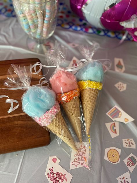 Homemade cotton candy on dipped ice cream cones. Mini Cotton Candy Sticks, Cotton Candy Booth, Cotton Candy Cones, Cotton Candy Sticks, Homemade Cotton Candy, Dipped Ice Cream Cones, Cotton Candy Ice Cream, Cotton Candy Cupcakes, Cotton Candy Cone