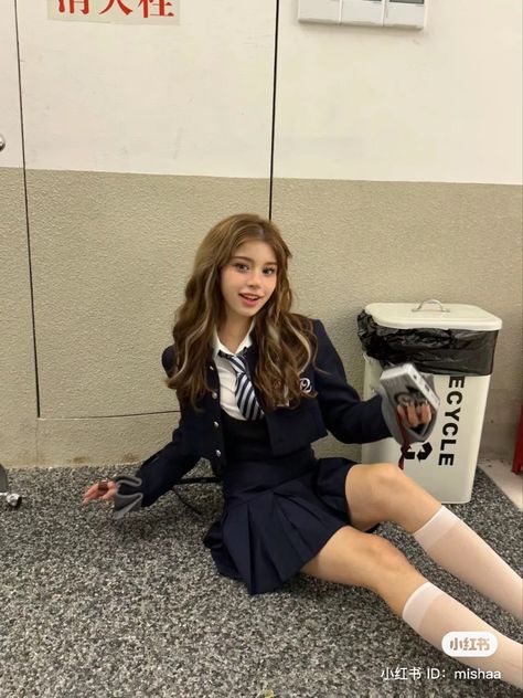 Korea Uniform Aesthetic, Preppy Pants Outfit, School Aesthetic Outfits Uniform, Asian School Outfits, School Uniform Aesthetic Girl, Kpop Uniform, School Uniform Outfits Aesthetic, School Outfits Uniform, Cute Mini Skirt Outfits