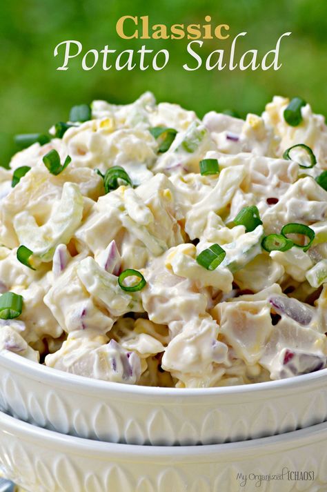 This Classic Potato Salad is great for BBQ's and entertaining, bringing to potlucks and even camping. Just 6 ingredients to this traditional recipe! Picnic Potato Salad, Traditional Potato Salad Recipe, Homemade Turkey Gravy, Dill Pickle Pasta Salad, Potato Salad Dill, Potato Salad Dressing, Potato Salad Recipe Easy, Potato Salad With Egg, Classic Potato Salad