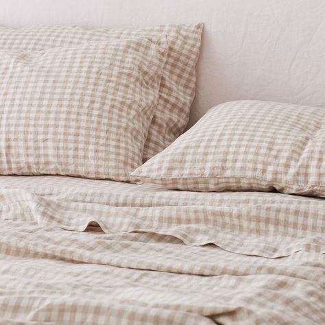 This season's hottest bedding is all about gingham, stripes and muted earthy colours! I Love Linen has knocked it out of the park with these stunning prints on high quality bedding. Linen bedding is great for summer and winter, plus it's durable and hypoallergenic. We love this beige gingham bedding set. This cream beige pillow case and sheet set is easily one of our favourites! Find more stylish bed linen pick by clicking on the pin! Gingham Bedding, Beige Gingham, Stylish Bed, Linen Sheet Sets, Linen Quilt, Stylish Beds, Linen Sheets, Linen Duvet Covers, Linen Duvet