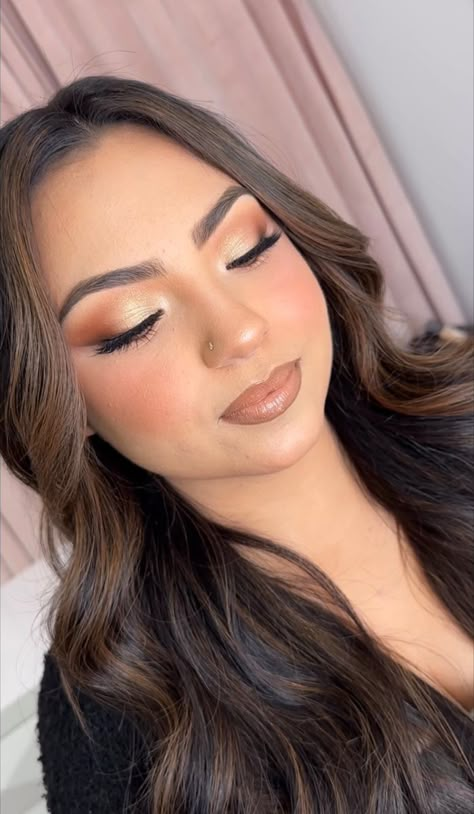 Mini Prom Makeup, Makeup Looks For White Outfit, Natural Gold Makeup Looks, Make Terracota, Grade 8 Grad Makeup, Thanksgiving Makeup Look Simple, Natural Gold Makeup, Makeup With Orange Dress, Orange Dress Makeup Ideas