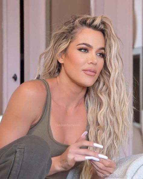 Khloe Baby, Khloe Kardashian Hair, Khloe Kardashian Style, Khloe Kardashian Photos, Kardashian Hair, Kloe Kardashian, Kylie Jenner Lipstick, Kim K Style, Kylie Jenner Makeup