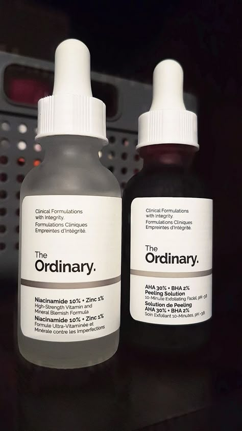 The Ordinary Peeling Solution And Hyaluronic Face Serum! AHA 30% + BHA 2% Peeling Solution! Hyaluronic Acid 2% + B5! Help Fight Visible Blemishes And Improve The Look Of Skin Texture & Radiance! The Ordinary Fake Vs Original, The Ordinary Acne, Ordinary Peeling Solution, Get Rid Of Saggy Skin, Ordinary Serum, The Ordinary Peeling Solution, The Ordinary Serum, Ordinary Skincare, Peeling Solution