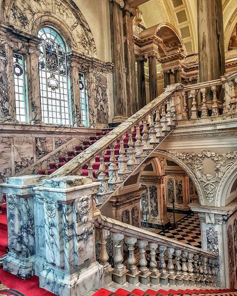 The home of Belfast City Council, Belfast City Hall 🏛️ was designed by the architect Sir Alfred Brumwell Thomas and completed in 1906 🏗️… Belfast City Hall Wedding, Belfast City Hall, Belfast Wedding, Antrim Ireland, Belfast City Centre, Wlw Wedding, Elvis Wedding, Ireland Pictures, Belfast Ireland