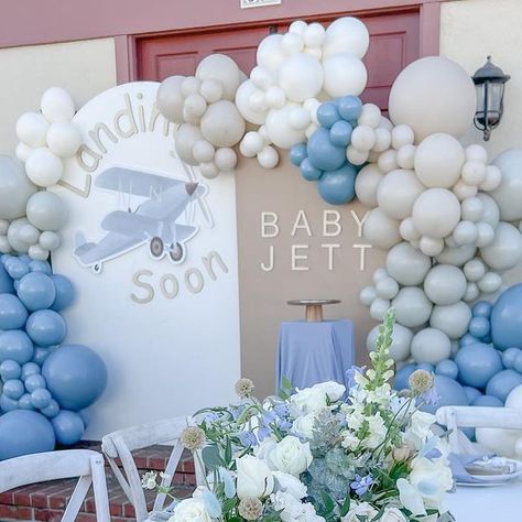 Planes Or Pearls Gender Reveal, Jet Themed Baby Shower Ideas, Helicopter Baby Shower Theme, Baby Shower Planes Theme, Plane Themed Baby Shower Ideas, Plane Gender Reveal, Airplane Theme Baby Shower Decor, Aviation Baby Shower Ideas, Plane Baby Shower Ideas