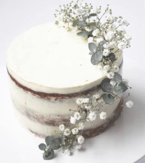 Small Wedding Cake Eucalyptus, Cakes With Eucalyptus Leaves, Rustic Bday Cake, Eucalyptus On Cake, Gypsophila Cake Decoration, Vintage Wedding Cake Piping, Eucalyptus Birthday Cake, Small Wedding Cakes Simple, Natural Cake Decoration