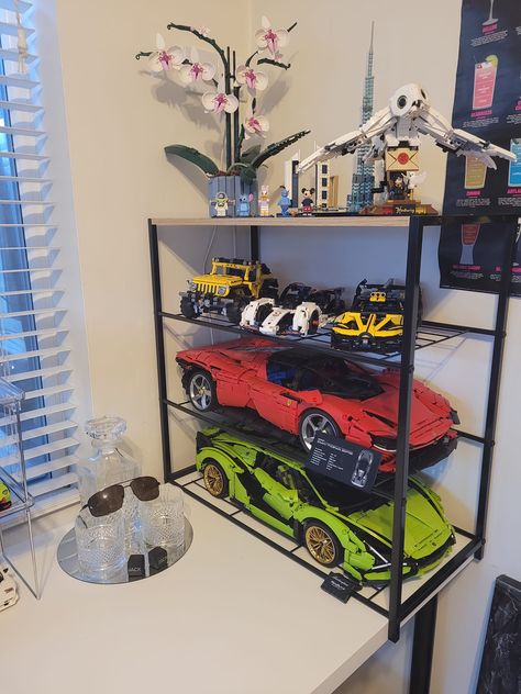 Hotwheels Display Ideas, Cars Storage, Car Diorama, Lego Room Decor, Lego Land, Lego Sculptures, Lego Display, Lego Room, Bedroom Setup