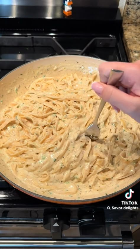 #alfredopasta #fettuccinealfredo #fettuccine #pastarecipes #pastarecipe How To Make Alfredo Pasta Recipes, How To Make Pasta Alfredo, Easy At Home Pasta Recipes, Easy Food Recipes For Beginners, Food Recipes To Make At Home, How To Make Fettuccine Alfredo, Food Recipes For Lunch Easy, How To Make Alfredo, How To Make Chicken Alfredo Pasta