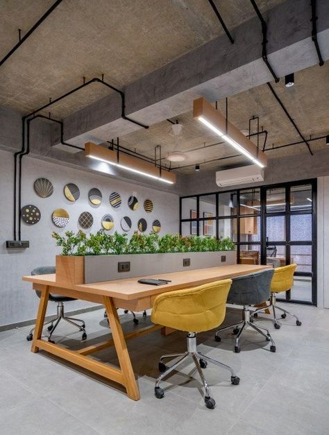 Recreational Office Space, Office Mezzanine Industrial, Industry Office Design, Contractor Office Interior Design, Work Space Design Office, Industrial Office Space Design Interiors, Flat Office Design, Office Design Industrial Modern, Office Interior Design Workstation