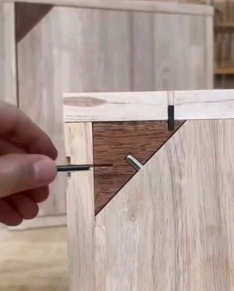 Small Easy Woodworking Projects Magnetic Lock Hidden, Secret Compartment Furniture Hiding Places, Diy Hidden Compartments, Secret Box Diy, Secret Compartment Box, Secret Lock Box, Hidden Lock, Secret Compartment Furniture, Diy Lock