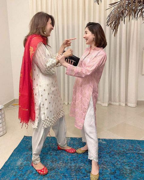 Hania Amir Dresses Casual, Hania Amir Dresses Suit, Hania Amir Dresses, Areeba Habib, Hania Aamir, Instagram Model Outfits, Party Dress Inspiration, Design Kurta, Pakistani Party Wear Dresses