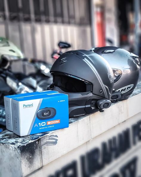 The 𝐏𝐚𝐫𝐚𝐧𝐢 𝐀𝟏𝟎 𝐁𝐨𝐨𝐦 are stylish, Bluetooth® headsets for motorcycle helmets. The A10 Boom is available with a one-year in-house warranty. Bluetooth Intercom connects you with up to three other Parani users, with an effective range of up to 1 km (0.6 mi). Each A10 is backed by Sena*, which guarantees an excellent audio experience. The headset has an integrated LCD screen that provides the user with quick visual updates on features like battery capacity and volume level. It can also be control... Bluetooth Headset, Motorcycle Helmets, Lcd Screen, Headset, Audio, Screen, Range, Quick Saves