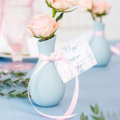 Mini Bud Vase Wedding Favor Colorful Minimalist Wedding, Bougie Brunch, Baby Shower Prize Ideas, Shower Prize Ideas, Personalized Souvenirs, Mini Bud Vases, Bud Vases Wedding, Wedding Agenda, Summer Wedding Favors