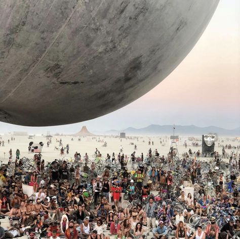 As Burning Man 2018 comes to a close, snapshots and glimpses of the event have begun to emerge in the mediasphere. The most recognizable among these... Aesthetic For Story, Deck Aesthetic, Burning Man Images, Burningman Festival, Festival Hats, The Burning Man, Burning Man Art, Black Rock Desert, Festival Chic