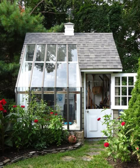 Diy Potting Shed, Serre Diy, Shed Makeover, Backyard Storage Sheds, Build Your Own Shed, Greenhouse Shed, Backyard Storage, Shed Building Plans, Backyard Studio