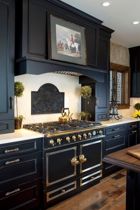 Academia Kitchen, Black Kitchen Cabinets, Big Kitchen, Classic Kitchen, Coastal Charm, Chic Kitchen, Beautiful Kitchen, Shabby Chic Kitchen, Black Kitchen