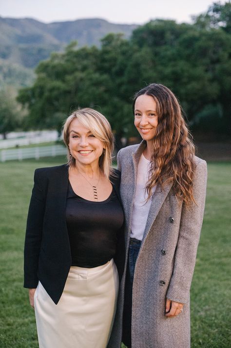 Inside the Ultimate Wellness Retreat with Jenni Kayne - Camille Styles Retreat Outfits, Glam Thanksgiving, Pacific Natural, Host Thanksgiving, Setting The Table, Camille Styles, Wellness Retreat, Santa Ynez, Shearling Slippers