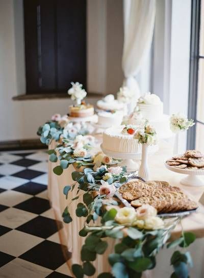 Romantic Pastel Coloured California Wedding via Magnolia Rouge Wedding Reception Dessert Table, Wedding Reception Desserts, Reception Desserts, Table Florals, Dusty Pink Weddings, Dessert Bar Wedding, Cake Table Decorations, Wedding Sweets, Romantic Wedding Cake