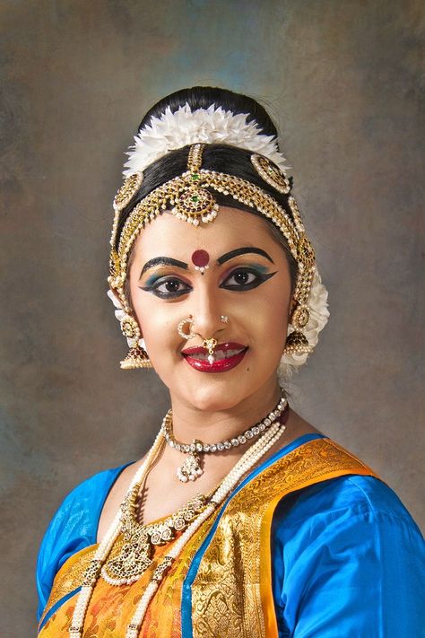 Bharat Natyam Makeup, Bharatnatyam Makeup, Bharatanatyam Makeup, Bharathanatyam Dance, Bharatanatyam Costume, Bharatanatyam Dancer, Indian Classical Dancer, Bharatanatyam Poses, Nose Septum