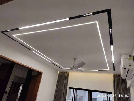 False Ceiling With Track Lights, False Ceiling Lights Living Room, Track Light Ceiling Design, False Ceiling Living Room Modern Design, Profile Light False Ceiling, Led Profile Lighting Design Ceiling, False Ceiling With Profile Lights, Track Lighting Living Room, Flat Ceiling