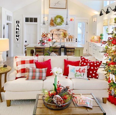 Christmas Decorations Living Room, White Christmas Decor, Christmas Living Rooms, Christmas Room, Indoor Christmas, Farmhouse Christmas Decor, Elegant Christmas, Christmas House, Country Christmas