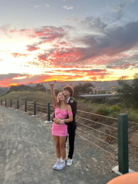 hoco sunset, hoco picture idea Hoco Poses With Boy Best Friend, Hoco Dress Pictures, Hoco Picture Ideas Friends, Hoco Pic Ideas Friends, Solo Hoco Pics, Hoco Picture Ideas, Hoco Pictures Ideas Friends, Hoco Photo Ideas, Hoco Pic Ideas