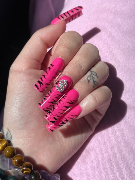 Nails Tiger, Nails Money, Zebra Stripe Nails, Tiger Stripe Nails, Pink Tiger Print, Pink Y2k Aesthetic, Hot Pink Zebra Print, Money Nails, Zebra Print Nails