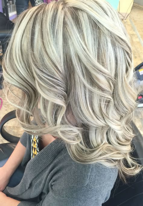 Cool blonde with lowlights. #kenracolor  #lowlights Platinový Blond, Medium Ash Blonde Hair, Blonde With Lowlights, Medium Hairs, Short Platinum Blonde Hair, Cheveux Oranges, Platinum Hair Color, Blonde Hair With Lowlights, Ash Blonde Hair Colour