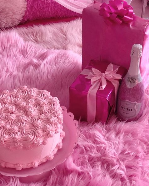 Pink Actress Aesthetic, Birthday Widget, Pink Girly Things Wallpaper, Pink 2000s Aesthetic, 90s Pink Aesthetic, Barbie Pink Aesthetic, Pink Editorial, Hot Pink Aesthetic, Girly Core