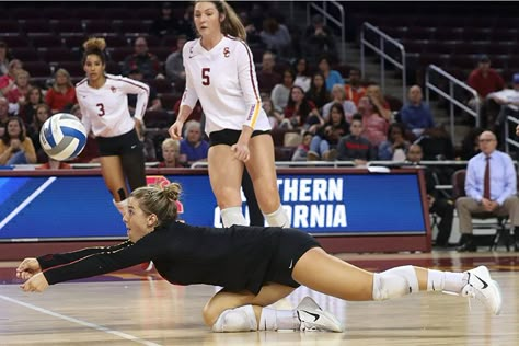 Volleyball Player Aesthetic, Victoria Garrick, Volleyball Photography, Volleyball Photos, Volleyball Practice, Volleyball Inspiration, Volleyball Tips, Volleyball Games, Volleyball Pictures