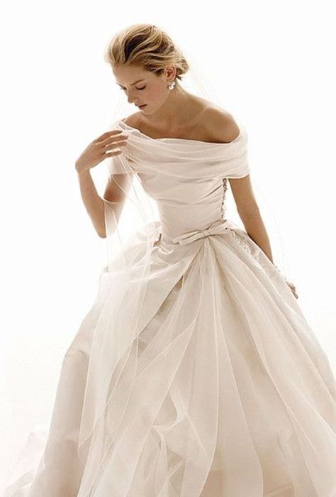 Grace Kelly Dresses, Fotografi Vintage, Winter Wedding Dress, A Wedding Dress, Wedding Dress Inspiration, Beautiful Wedding Dresses, Hollywood Glamour, Wedding Dresses Vintage, Wedding Attire