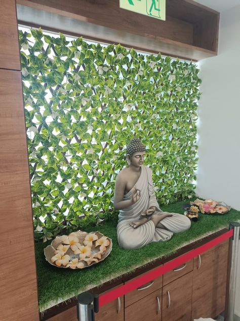 Buddha Decoration Living Room, Buddha Statue Garden, Buddha Wall Decor, Buddha Home Decor, Home Flower Decor, Disney Room Decor, Colorful Room Decor, Living Room Decor On A Budget, Diy Floral Decor