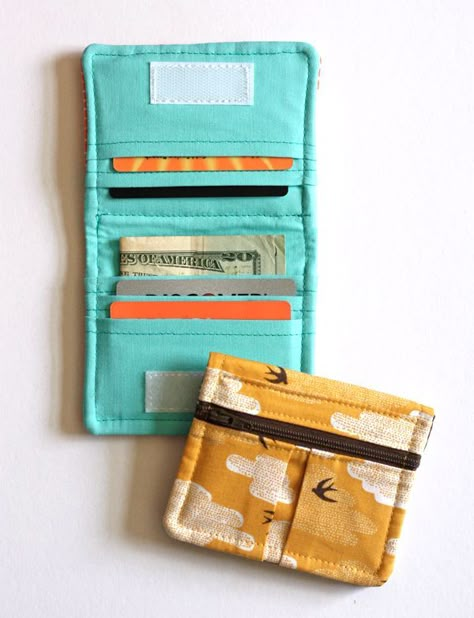 Look what my mom (alias Grandma G) sewed me: a couple Get Carded wallets from the pattern by Erin Erickson of Dog Under My Desk. I know you just exclaimed out loud when you saw the cuteness, didn't yo Pochette Portable, Sew Wallet, Cute Wallet, Diy Wallet, Cute Wallets, Sewing Purses, Wallet Pattern, Purse Patterns, Sewing Projects For Beginners