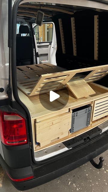 Vw T5 Interior Ideas, Camper Van Bed Ideas, Build A Bed, Vw T3 Camper, Van Interiors, Van Project, Camper Box, T4 Camper, Suv Camper