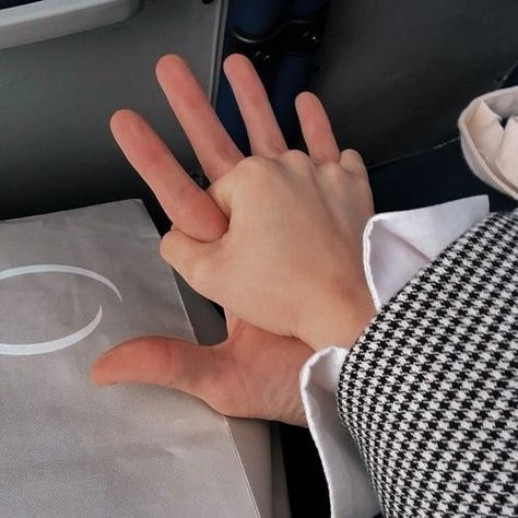 Size Difference Aesthetic, Hand Size Difference Couple, Strong Woman Do Bong Soon, I Have A Boyfriend, Couple Hands, Couple Poses Reference, Hand Pictures, Size Difference, Strong Woman